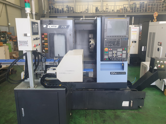 CNC선반 6인치 두산 2023년식 LYNX220A