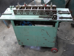 One and a half die, forming machine