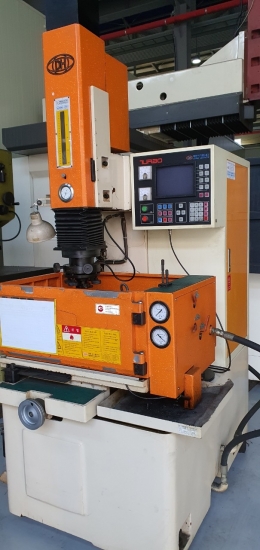 Discharge Machining Machine