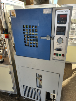 VACUUM OVEN