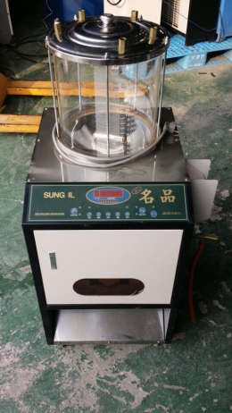 Pouch packaging machine, automatic pouch packaging