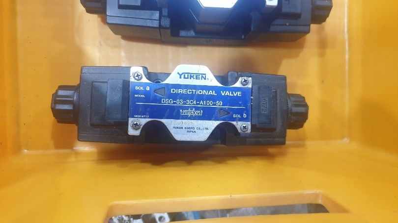 ((3개)) YUKEN 솔레노이드밸브 [DSG-03-3C4-A100-50] AC100V