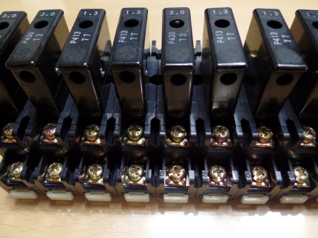 DAITO Fuseblocks P4-4S / P430 / P413 (250V 15A) | [중고] DAITO, 전기 · 전자 ...