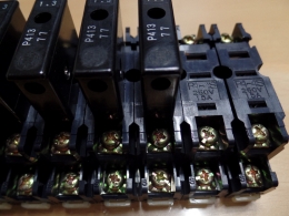 DAITO Fuseblocks P4-4S / P430 / P413 (250V 15A) | [중고] DAITO, 전기 · 전자 ...