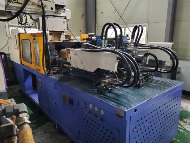 BMK130톤 이색사출기