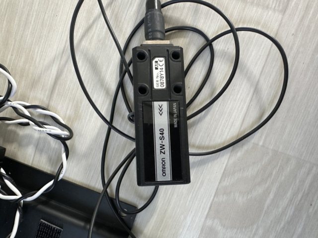 Omron 동축 변위센서 제품 이미지