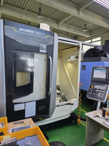 DMG MORI(디엠지 모리) 수직머시닝센타 제품 이미지