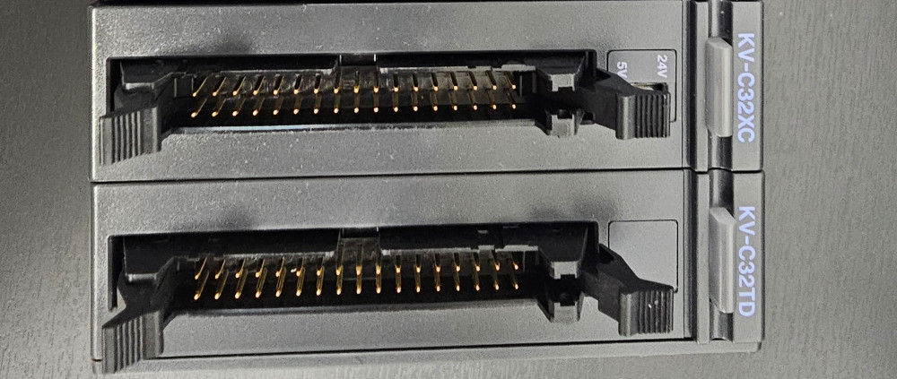 [중고] 키엔스 KEYENCE PLC 32점 출력 모듈 KV-C32TD 제품 이미지