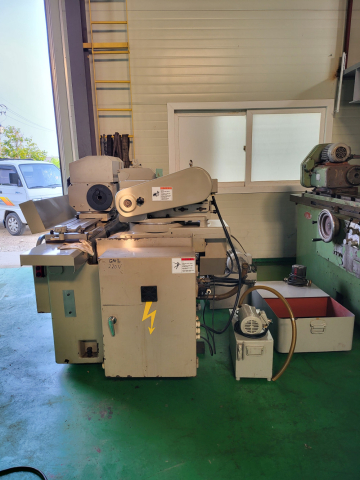 지메카 원통연마기 GM-32H-500 2013년식 (범용연마기 원통연삭기 범용원통연마기 연마기 연삭기 범용원통연삭기 중고연마기 제품 이미지
