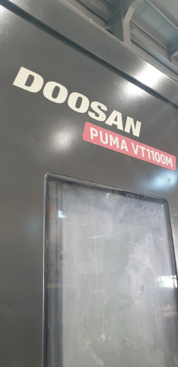 High Performance Vertical Turning Center Doosan Vertical Large Turn Mill Shelf VT1100M