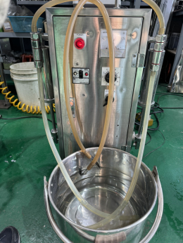 2-nozzle liquid filler