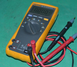 FLUKE 179 TRUE RMS Multimeter