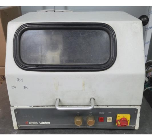 Struers Labotom Abrasive Saw