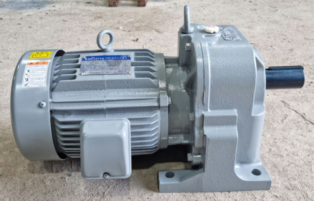 Gearbox Reducer Motor (172 size, 5HP, 1/5, Samyang Reducer) Product Image
