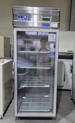 Closed-type reagent cabinet, used chemical cabinet (Daesin Science) for sale