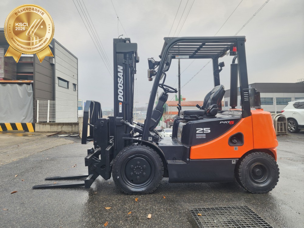 Doosan 2.5-ton used forklift [D25S-5] 2009 model / durable Yanmar engine / hinged drive, strong trac