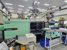 우진 사출기 200톤 사출성형기 200톤  TB200G5