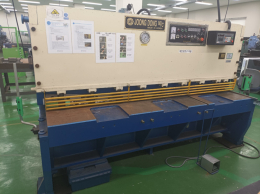 Hydraulic sharing machine 8 sockets 6Tnc back gauge attached