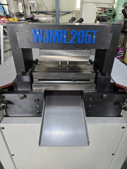 부스바 다공 펀칭기 (멀티홀펀치머신) WJMH-205 (폭200mm x 15T x 9홀) 제품 이미지 4