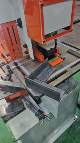Hydraulic Metalworking Machine, Mobile Punch Product Image