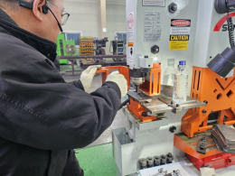 Hydraulic Metalworking Machine, Mobile Punch Product Image 3