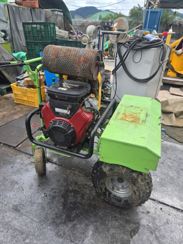 다용도 고압 물펌프 JM-TWIN PUMP 판매해요 엔진은 Vanguard 23HP 모델이며, 펌프는 JM-TWIN PUMP입 제품 이미지