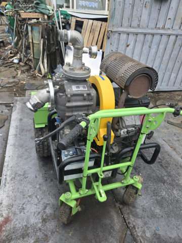 다용도 고압 물펌프 JM-TWIN PUMP 판매해요 엔진은 Vanguard 23HP 모델이며, 펌프는 JM-TWIN PUMP입 제품 이미지