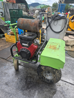 다용도 고압 물펌프 JM-TWIN PUMP 판매해요 엔진은 Vanguard 23HP 모델이며, 펌프는 JM-TWIN PUMP입