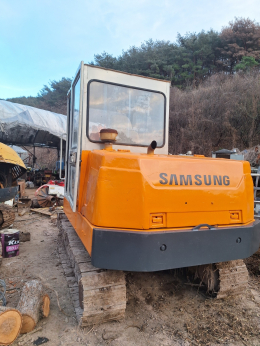 판매물품:삼성 02 굴삭기초특가 판매  판매금액:680만원(용달착불)  판매지역경남 진주 02굴삭기 본바기지포함 입니다