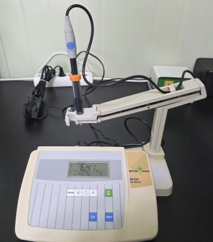 METTLER TOLEDO MP220 pH Meter 제품 이미지