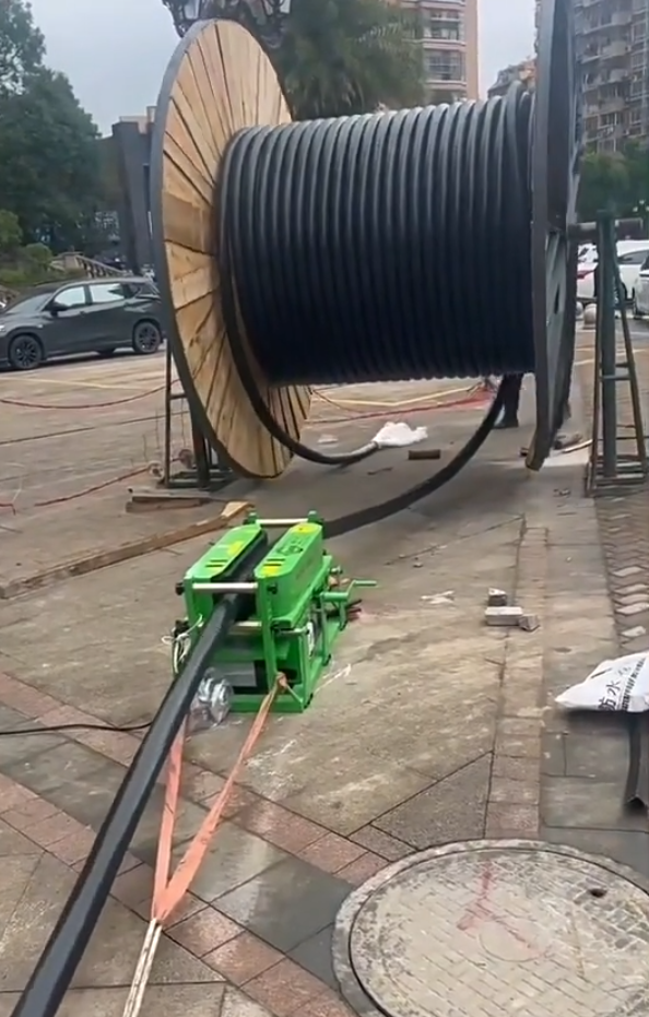 광케이블 컨베이어 3.5T 윈치 포설기 케이블 전력 운송기 인양 견인기 부설기 전력망 벨트 부설 크롤러 무한궤도 통신 풀링기