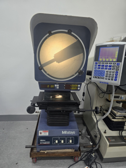 Mitutoyo Profile Projector
