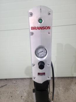 브랜슨(Branson) 2000X 시리즈 초음파 용착기입니다.