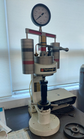 중고 수동식 브리넬 경도측정기 대경테크 DTB-500 최대용량 3000kgf Brinell Hardness Tester