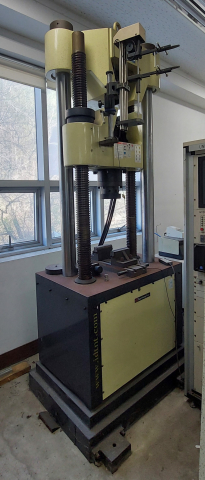중고 유압식 만능 재료 시험기 대경테크 DTU-900HCB 최대용량 500kN 제품 이미지