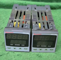 UDC1200 Honeywell DC120L10001000