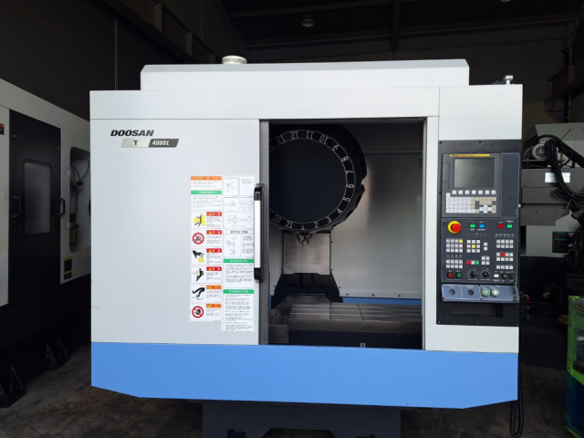두산 주축관통 탭핑센터 T4000L 중고탭핑센타. 12000rpm