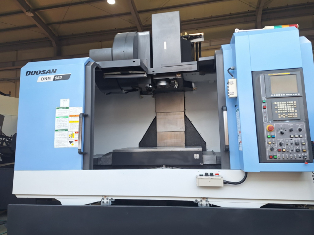 두산 6.5호 주축관통 머시닝센터 DNM650 중고머시닝센타