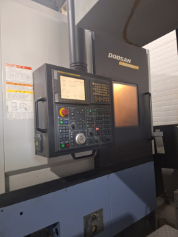 Doosan 15-inch vertical CNC shelf PUMA V550 used vertical shelf (24 inches chuck fitted)