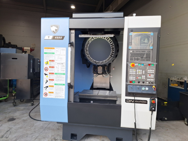 디엔솔루션즈(두산) 탭핑센터 T4000/12K 두산중고탭핑센타, 실사용180시간