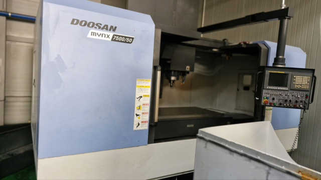 두산 7.5호 주축관통 머시닝센터 MYNX7500/50 중고머시닝센타