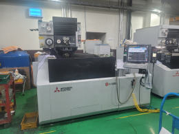 미쯔비시 와이어컷팅기 MV2400R 중고와이어컷팅기