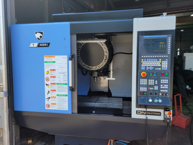 디엔솔루션즈(두산) 탭핑센터 T4000L/18K 중고탭핑센타 (2대보유)