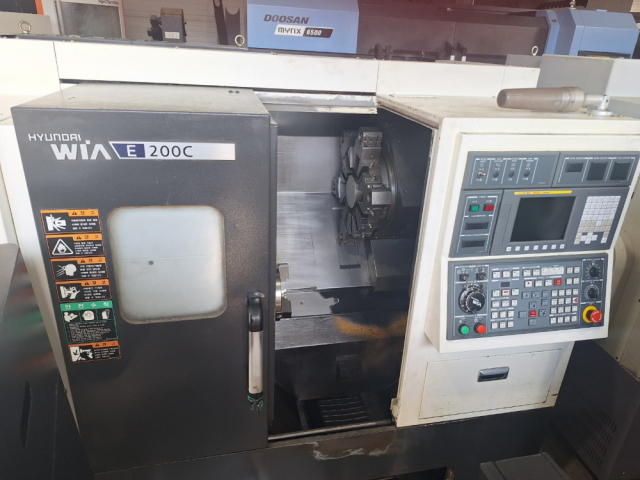 위아 8인치 CNC선반 E200C 중고CNC선반