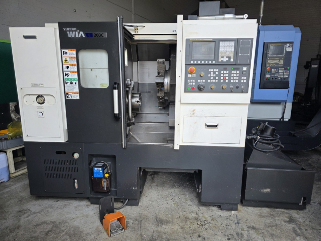 위아 8인치 CNC선반 E200C 중고CNC선반 (2대보유)