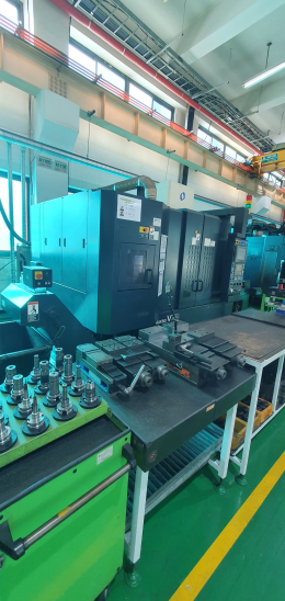 Makino High-Speed Machining Center