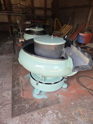Vibratory Semi-Auto Barrel Finisher 200L, Good Condition Product Image