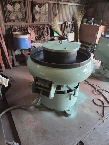 Used 100L Vibratory Manual Barrel Finisher Product Image