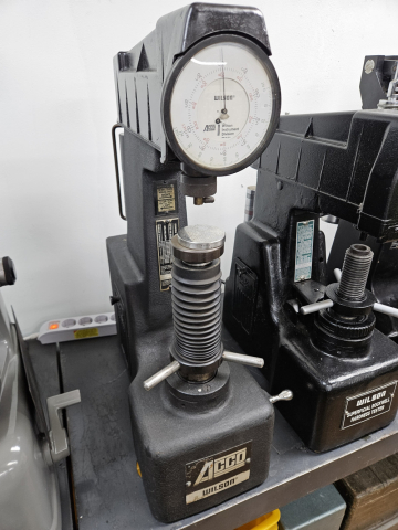 로크웰 경도시험기 (ROCKWELL TESTING MACHINE) (슈퍼피셜 겸용)