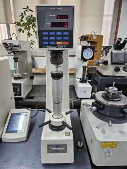 로크웰 경도시험기 (ROCKWELL TESTING MACHINE) (자동)